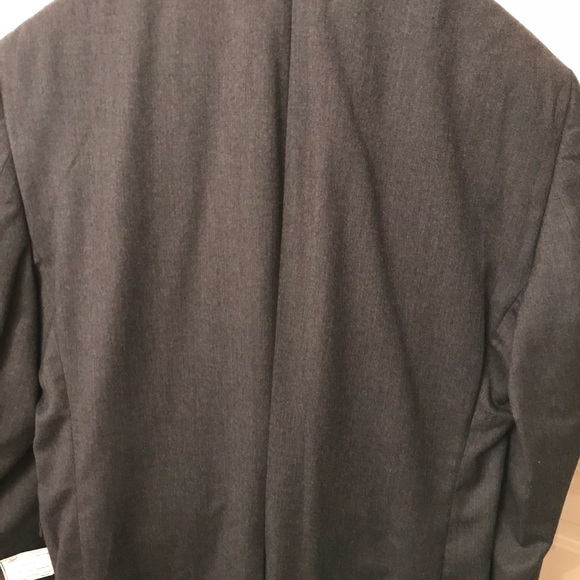 46R Joseph A Banks 2 button suit brand spankin new - Picture 8 of 8